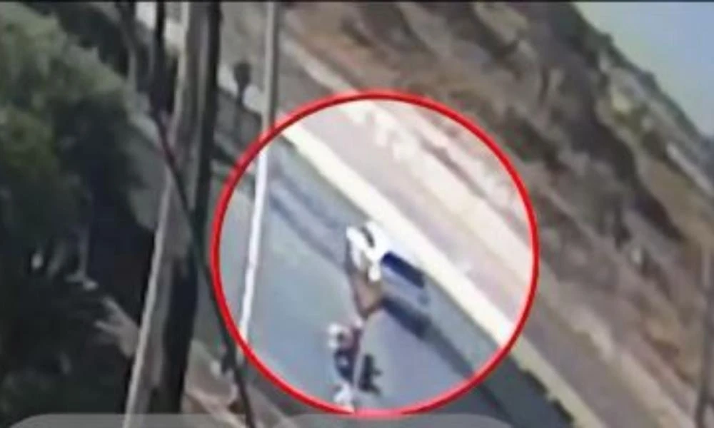 Θανατηφόρο τροχαίο στην Καλλιθέα: Η μοιραία στιγμή που κόστισε τη ζωή της 27χρονης (βίντεο)